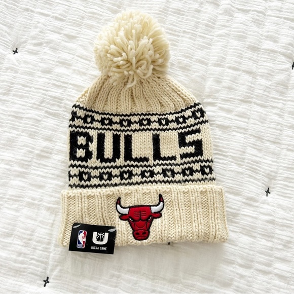 NBA Accessories - NEW Chicago Bulls NBA Ultra Game Basketball Retro Winter Beanie Hat One Size